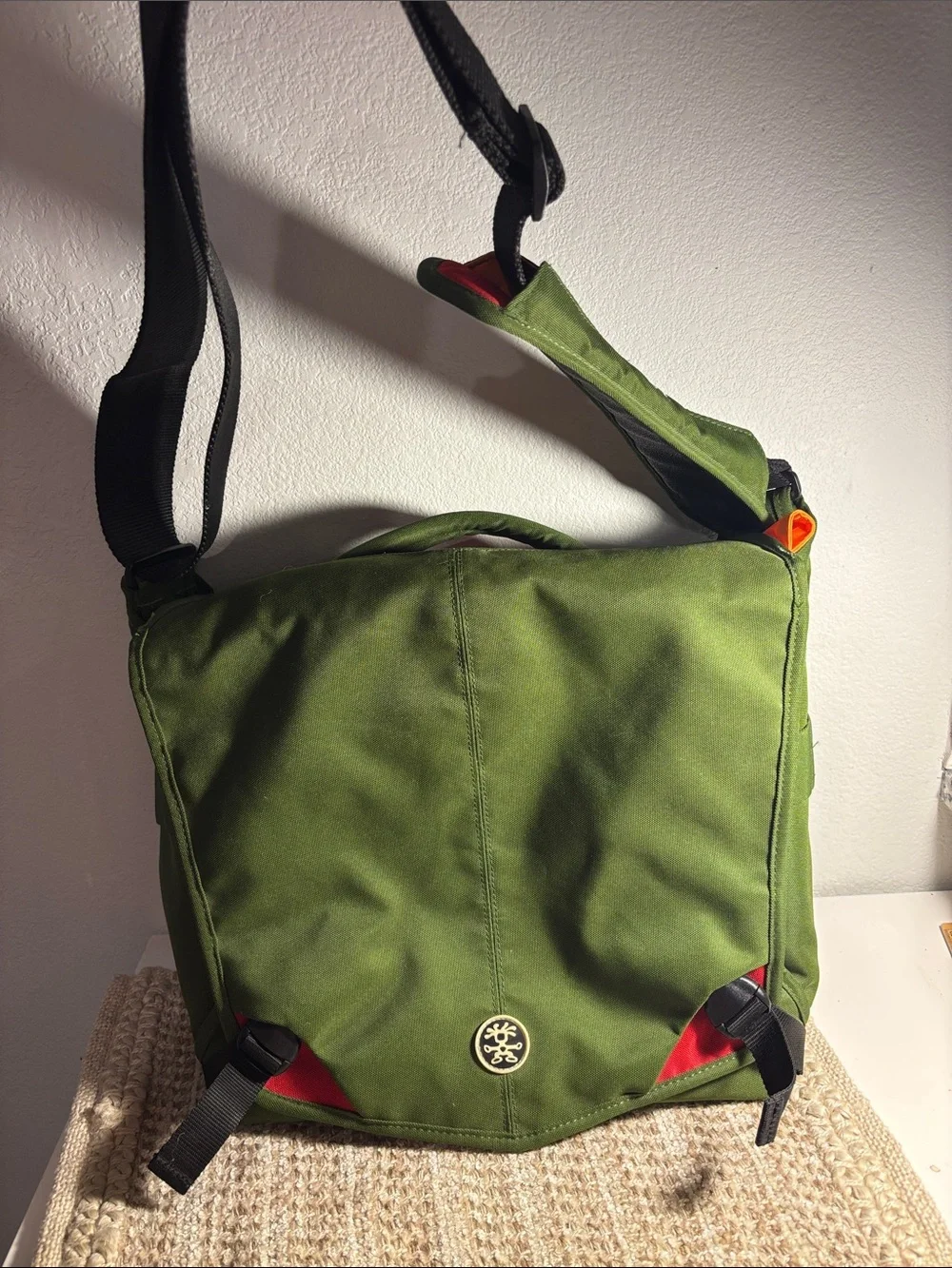 Crumpler 6 Million Dollar Home Messenger Bag - Green / Red